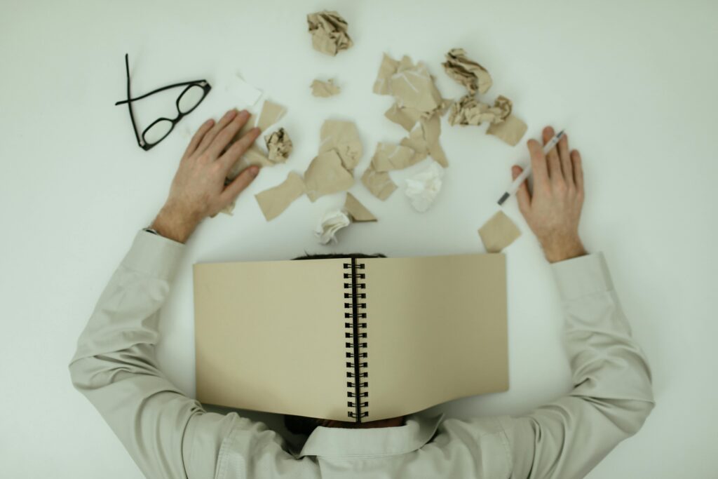Ismerd fel a kiégés jeleit és tudd meg, hogyan küzdhetsz meg vele pszichológus, családterapeuta és coach segítségével! Fedezd fel a leghatékonyabb megoldásokat a kiégés megelőzésére és kezelésére.